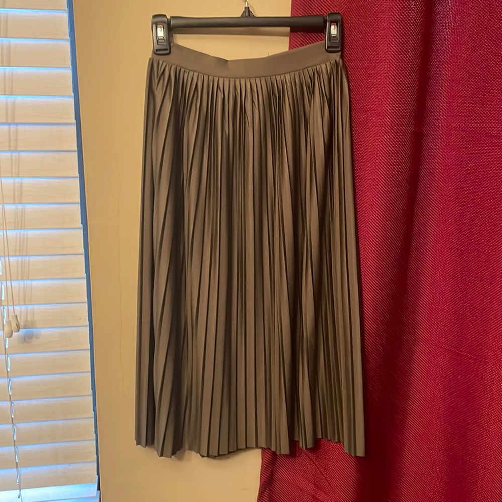 Green Pleated Midi Skirt